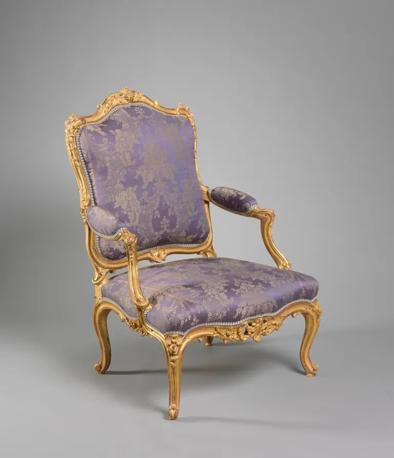 Fauteuil en bois sculpté et doré de Nicolas Heurtaut, France, vers 1755
