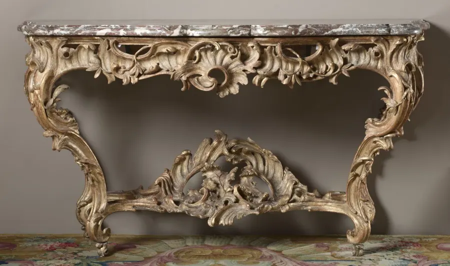 Table console en bois doré et dessus de marbre, France, vers 1730-1740