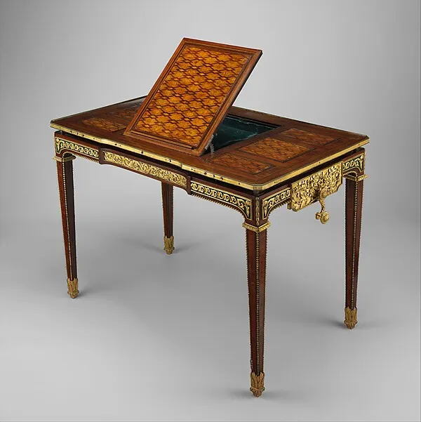 Table mécanique de Jean-Henri Riesener, 1778, marqueterie de bois satiné