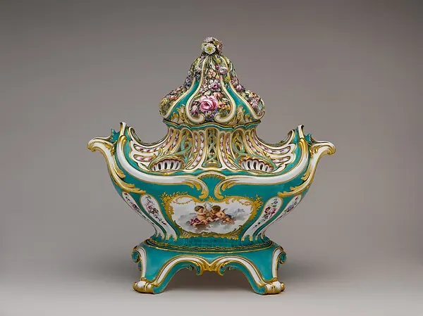 Vase pot-pourri gondole, manufacture de Sèvres, 1757, porcelaine tendre